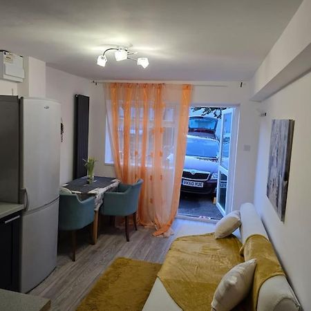 Cozy Flat 1 Bedroom Hucclecote Экстерьер фото
