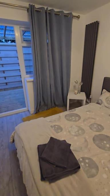 Cozy Flat 1 Bedroom Hucclecote Экстерьер фото