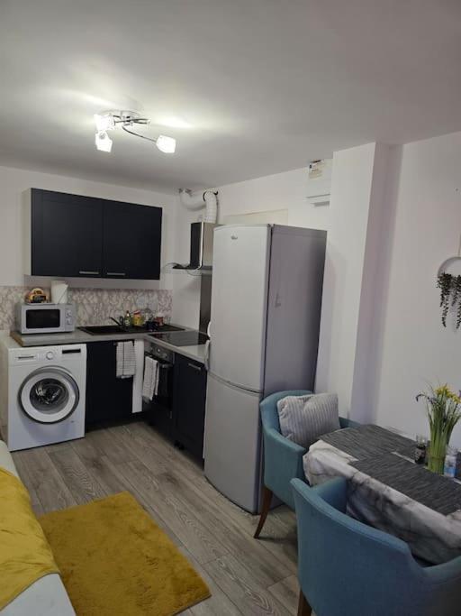 Cozy Flat 1 Bedroom Hucclecote Экстерьер фото