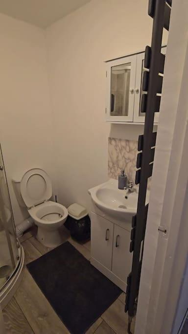 Cozy Flat 1 Bedroom Hucclecote Экстерьер фото