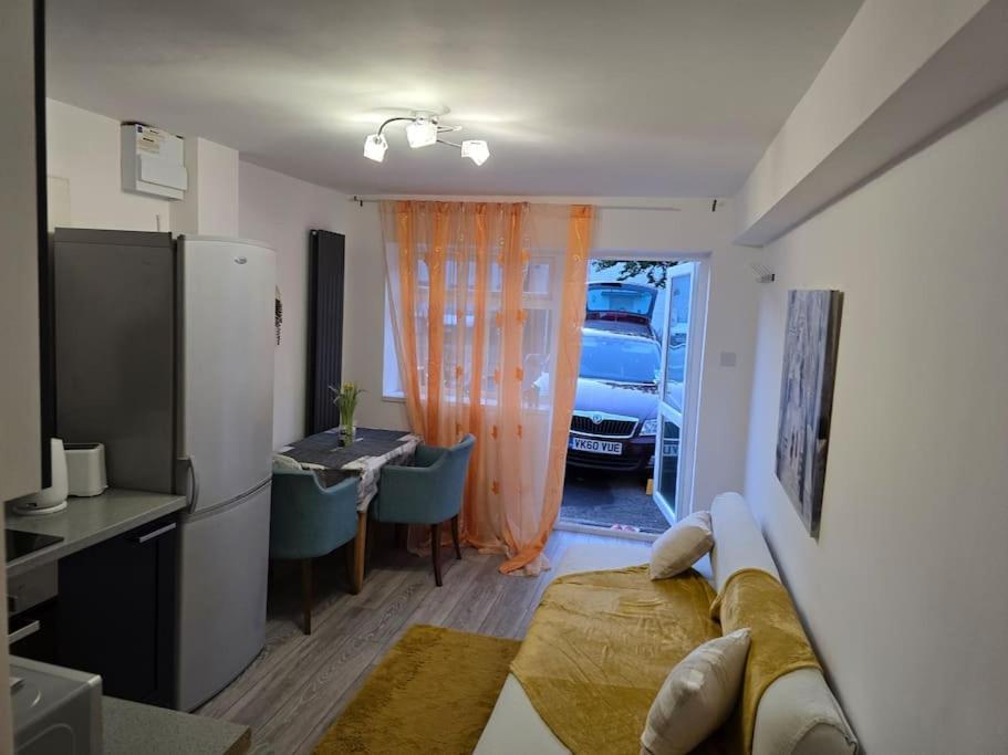 Cozy Flat 1 Bedroom Hucclecote Экстерьер фото